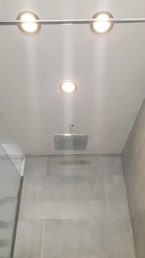 Apartment Airport Κολωνία 0*,